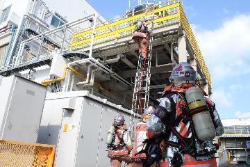 救助隊の救出活動