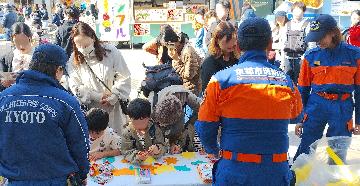 皆さんが考える「防火防災」についての思いを葉っぱ型用紙に表現してもらいました。