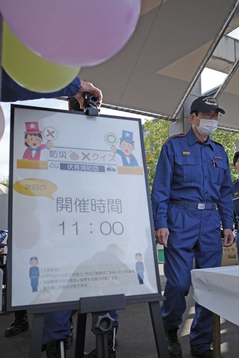 伏見消防団のブースは○×クイズで会場を盛り上げました