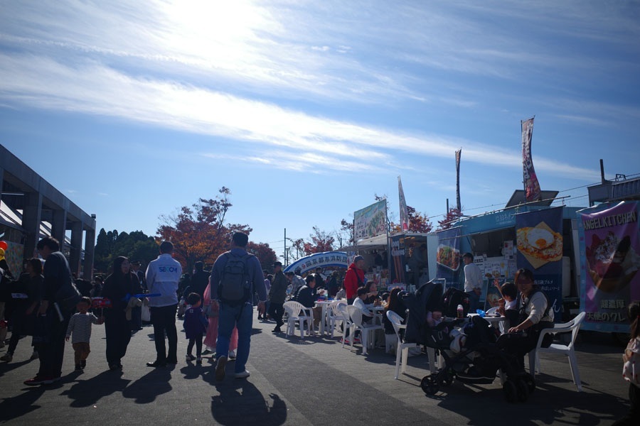 フェスタは秋晴れの空のもとで開催されました