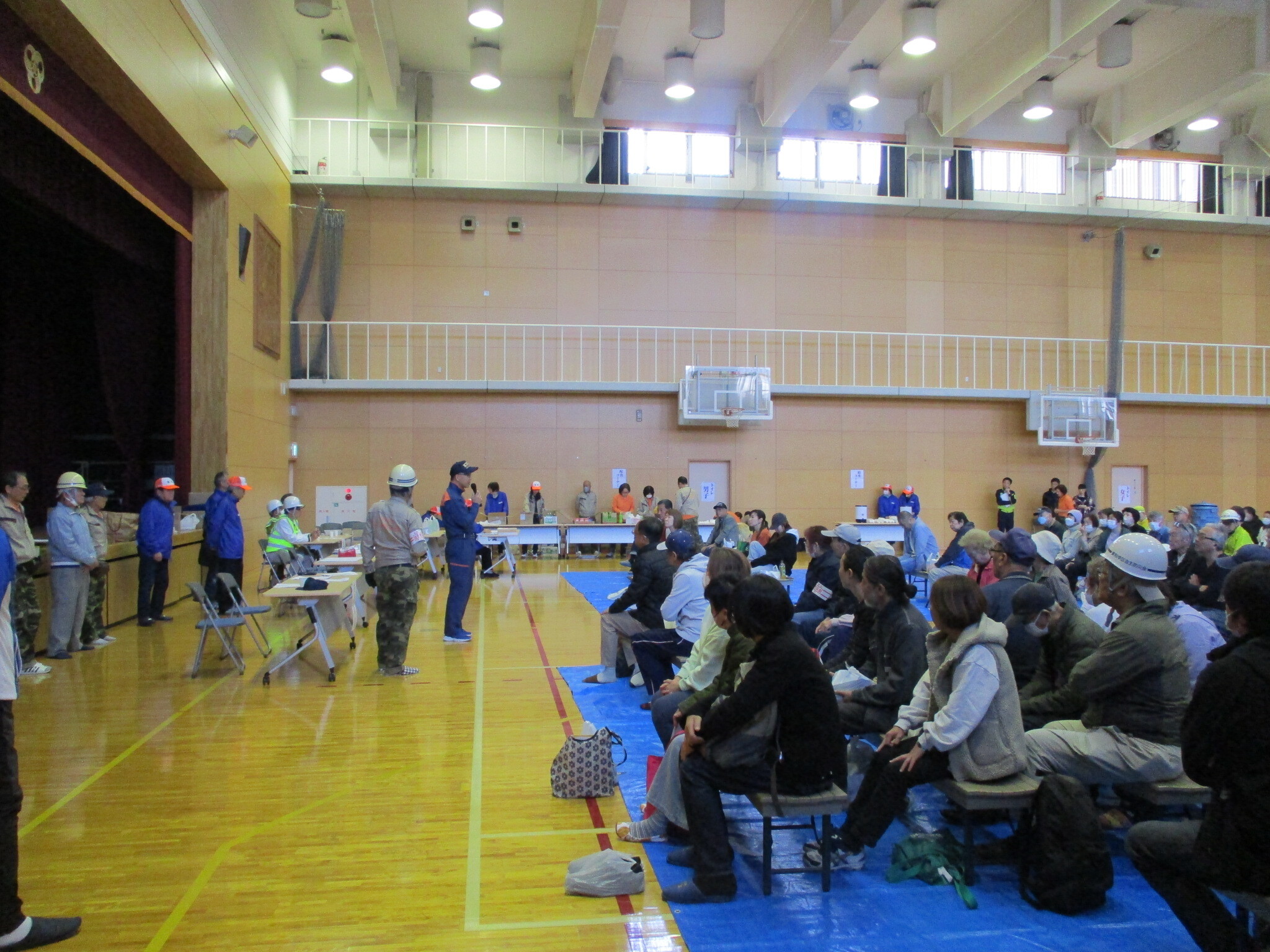 南消防署副署長による訓練講評をしている写真