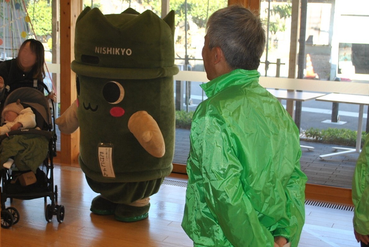 当日は西京区マスコットキャラクター「にしきょう・たけにょん」も駆けつけて会場を盛り上げてくれました。