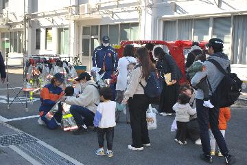 大勢の親子連れの皆様に消防についてご理解いただきました。