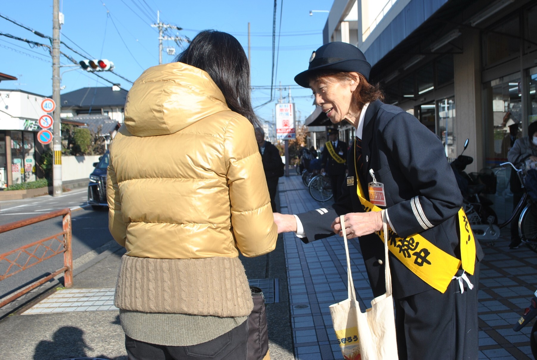 街頭広報のようす