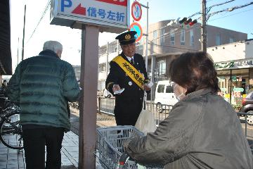 街頭広報のようす