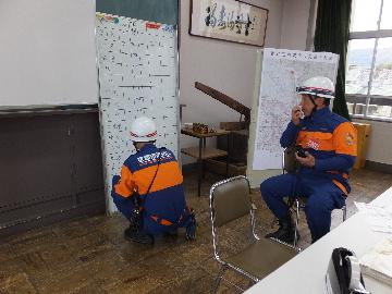 無線を使い、各分団からの応召状況の報告を受けました。