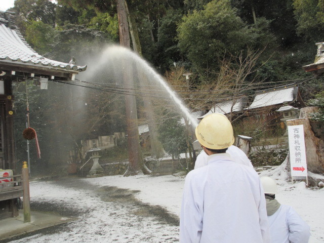 自衛消防隊による消火活動