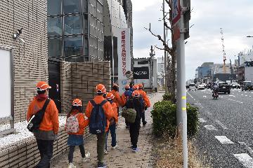 公共交通機関を利用して元気に到着