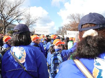 行進する右京ジュニア消防団員