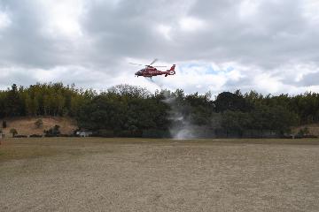 ヘリからの放水