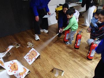 消火器体験のようす