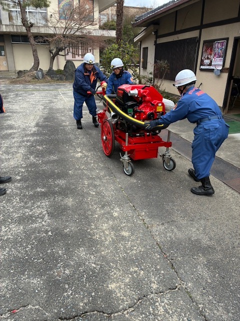 小型動力ポンプ取扱訓練の様子