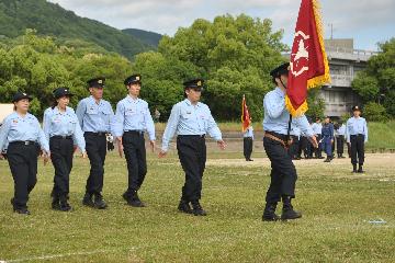 指揮者の号令により、お互いの呼吸に合わせて確実で迅速に行進をしましたました
