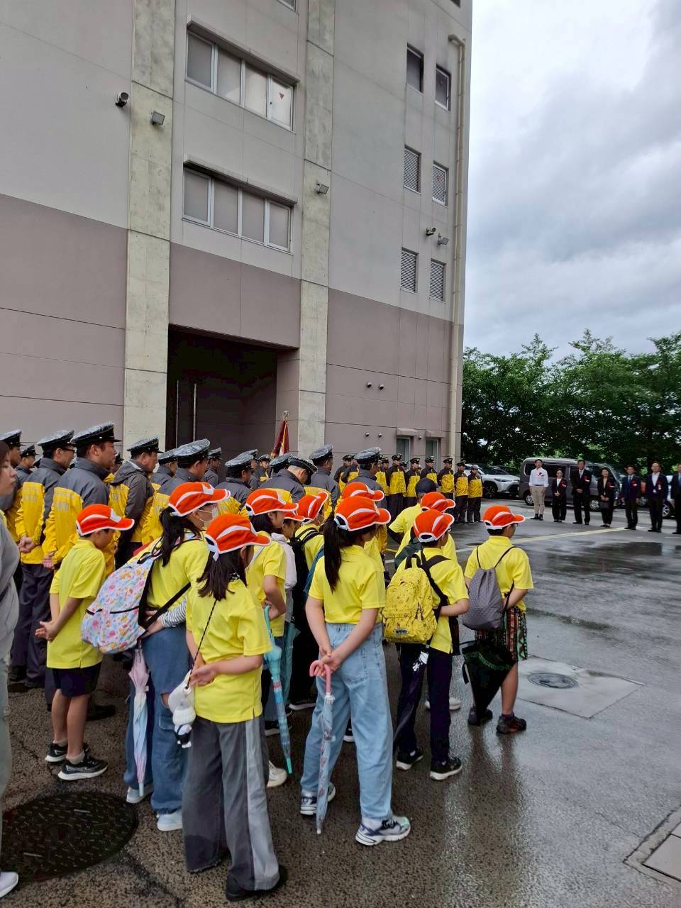 見学中