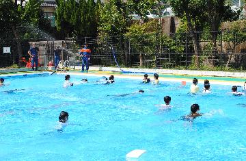 着衣水泳の様子