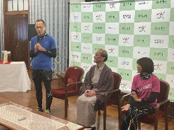 会見の様子
