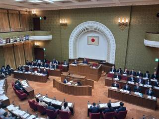本会議（議案採決）の様子