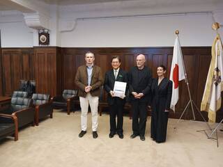 現代美術作家　表敬訪問の様子