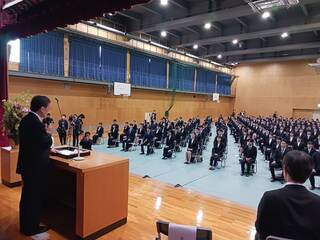 新規採用職員発令式の様子