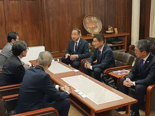 京都パープルサンガ代表取締役社長　表敬訪問の様子
