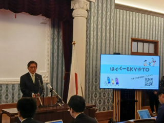 市長定例記者会見（こども誰でも通園制度等）の様子