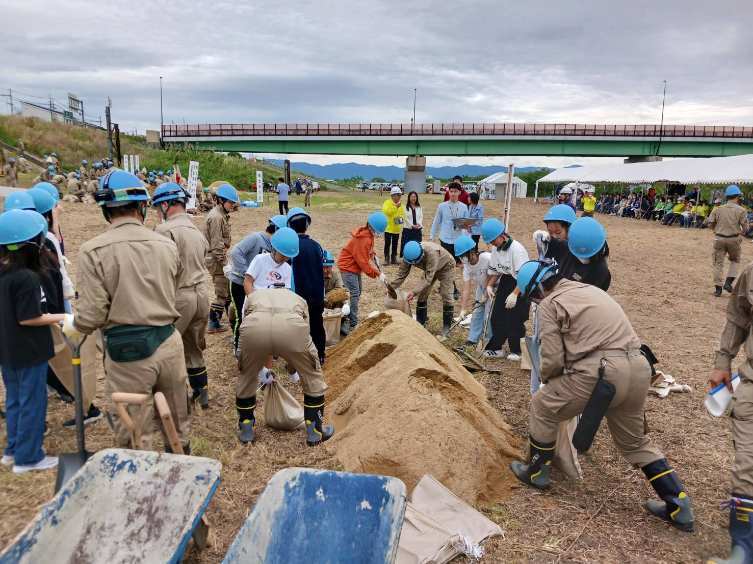 淀川河川敷での水防訓練