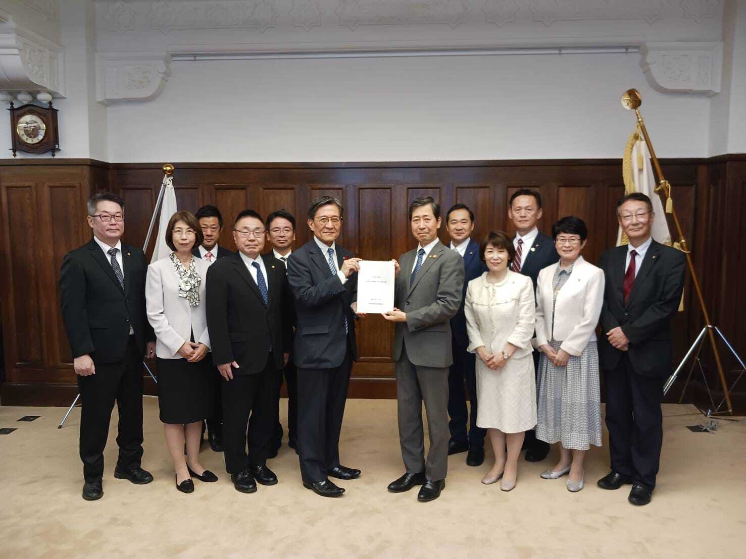 公明党市会議員団　「令和7年度京都市予算編成に対する要望書」　受領
