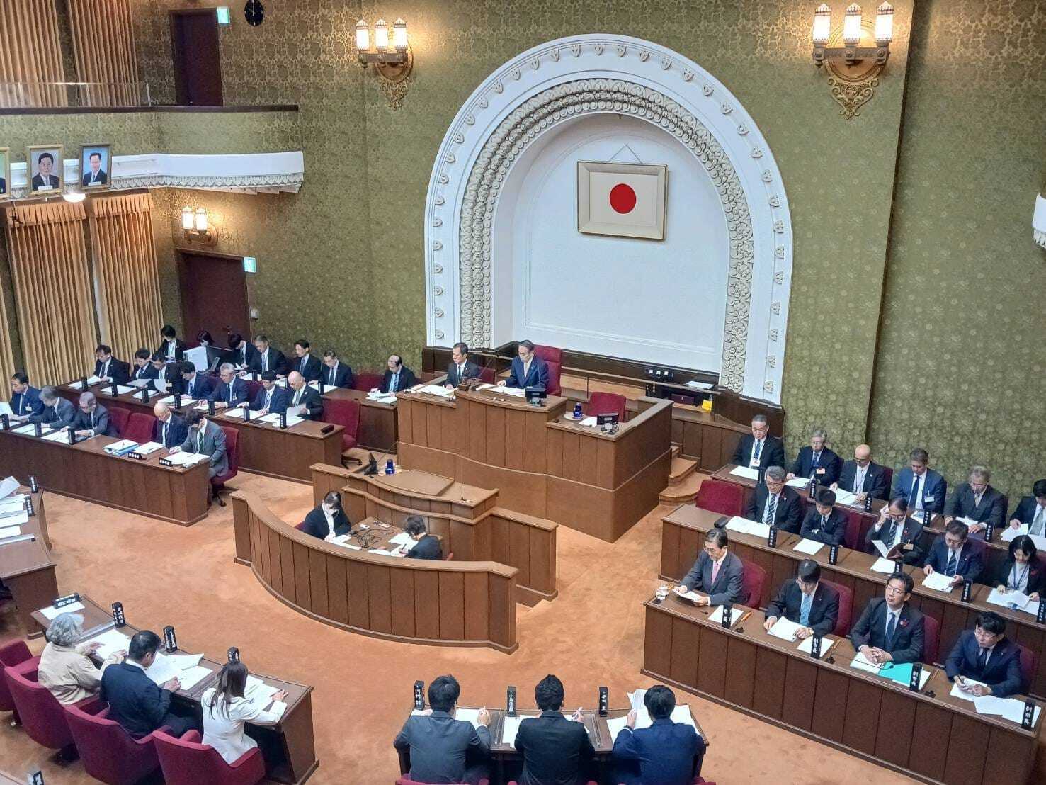本会議（補正予算の可決ほか）