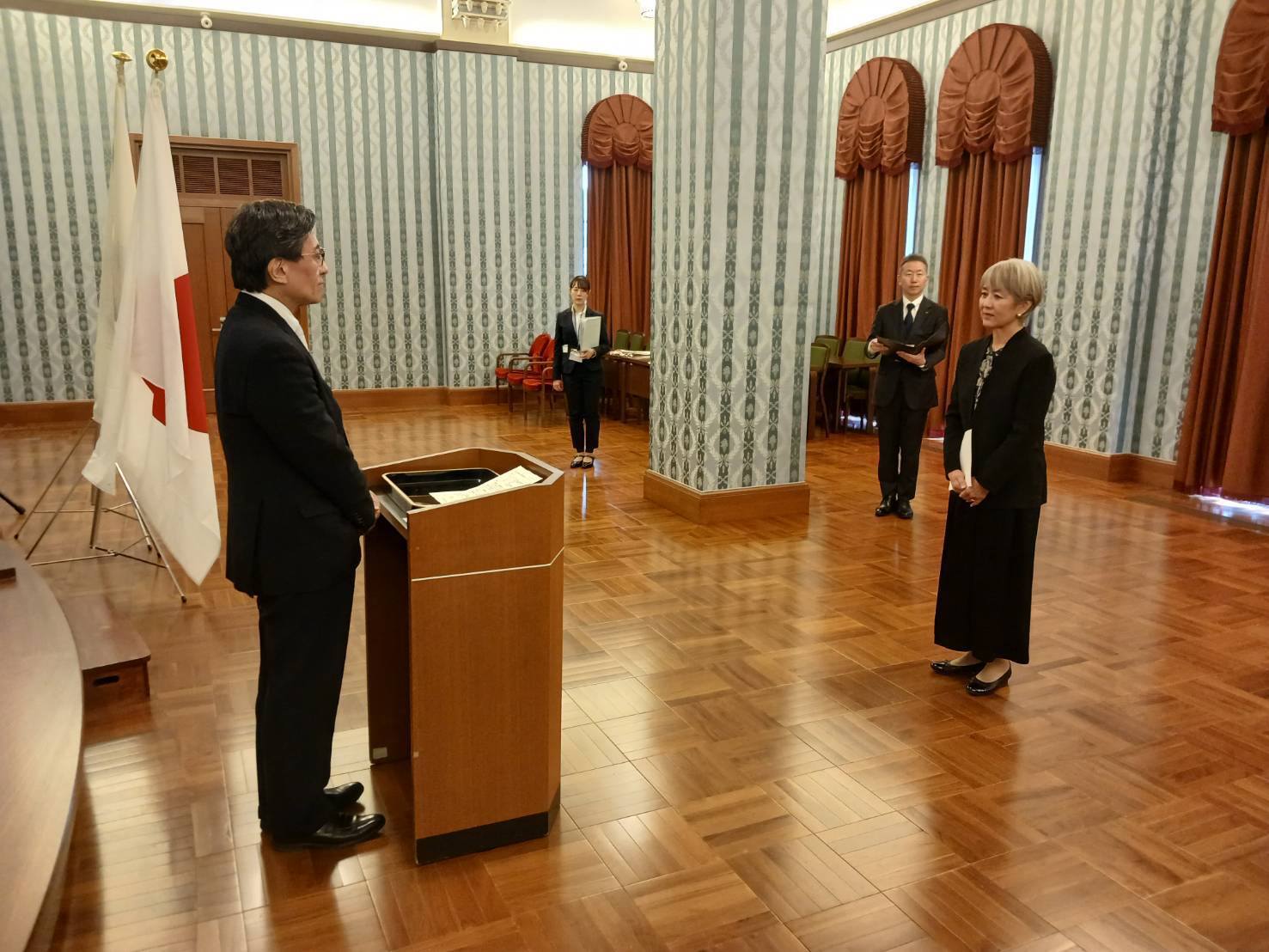 京都市立芸術大学赤松玉女理事長 退任発令式の様子