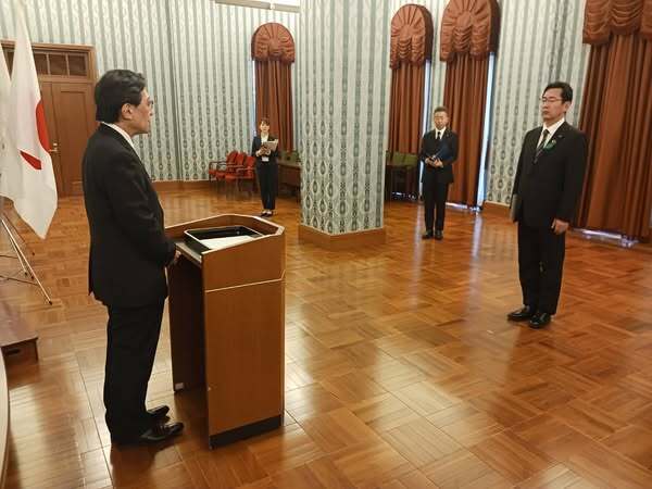吉田良比呂副市長　再任発令式
