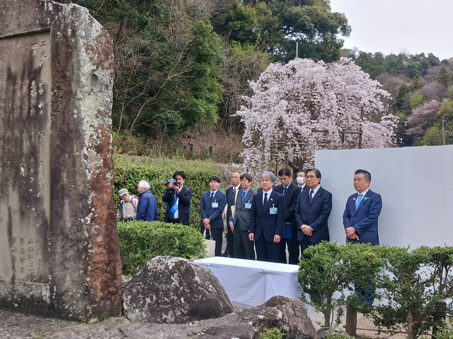 琵琶湖疏水殉職者慰霊の様子