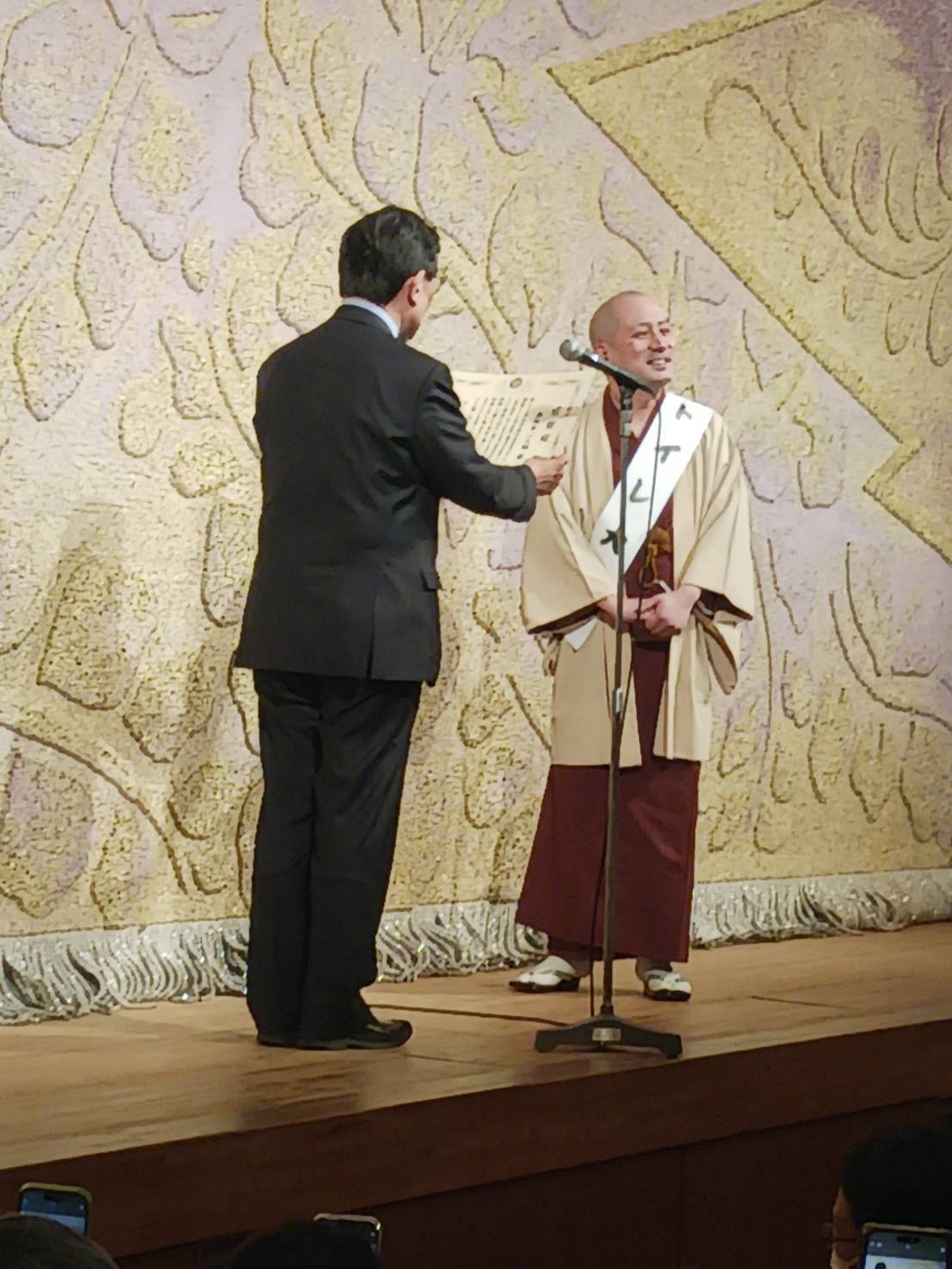 春風亭一之輔様 感謝状贈呈式の様子