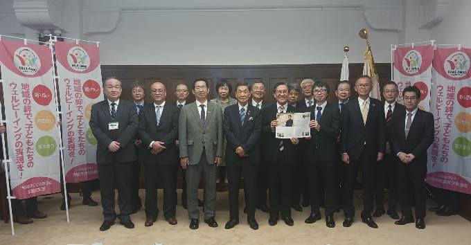 保育・児童館関係4団体及び京都大学大学院柴田教授　表敬訪問の様子