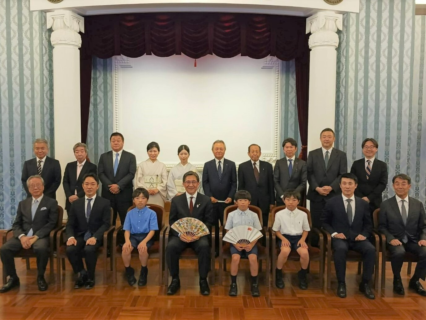 祇園祭・長刀鉾のお稚児さん、禿さん　来庁