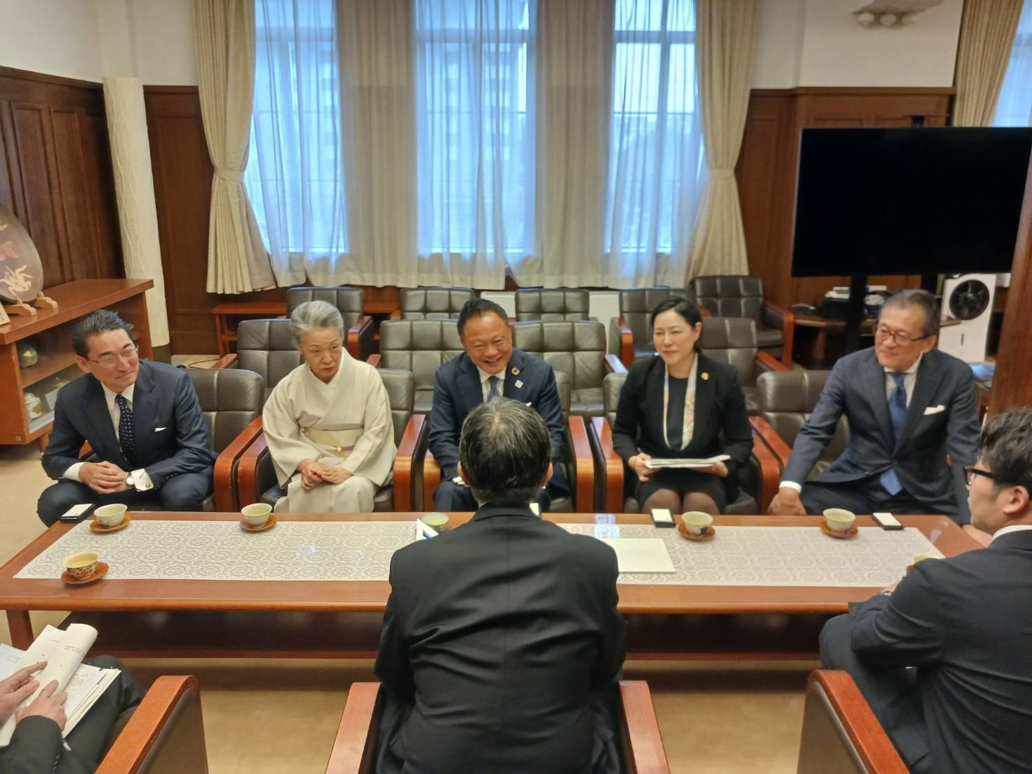 帝国ホテル、八坂女紅場学園 表敬訪問帝国ホテル、八坂女紅場学園 表敬訪問