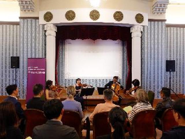 正庁の間での京都市交響楽団による演奏