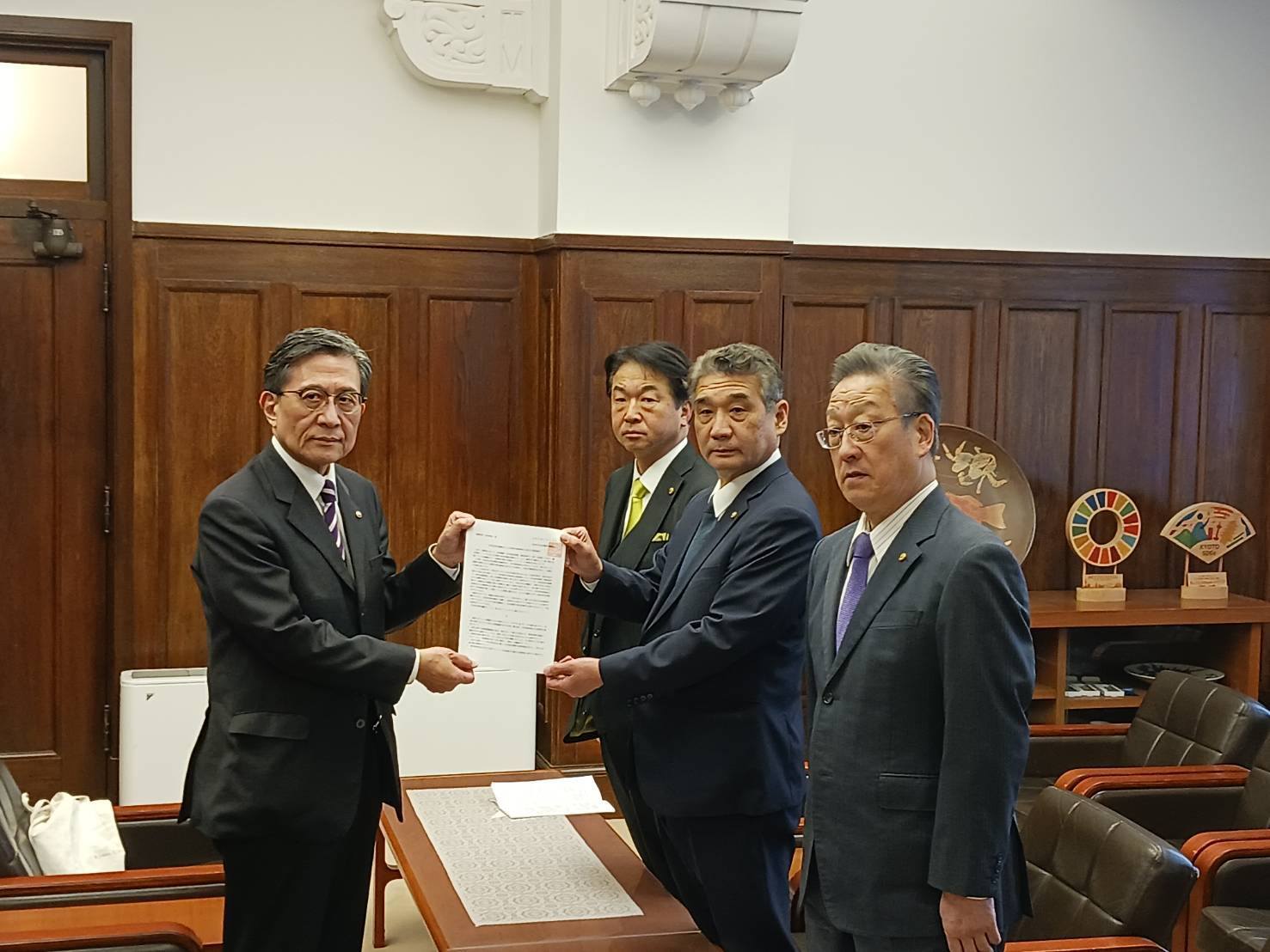 自由民主党 京都市会議員団「市民生活を最優先にした民泊の規制強化に向けた緊急提言」