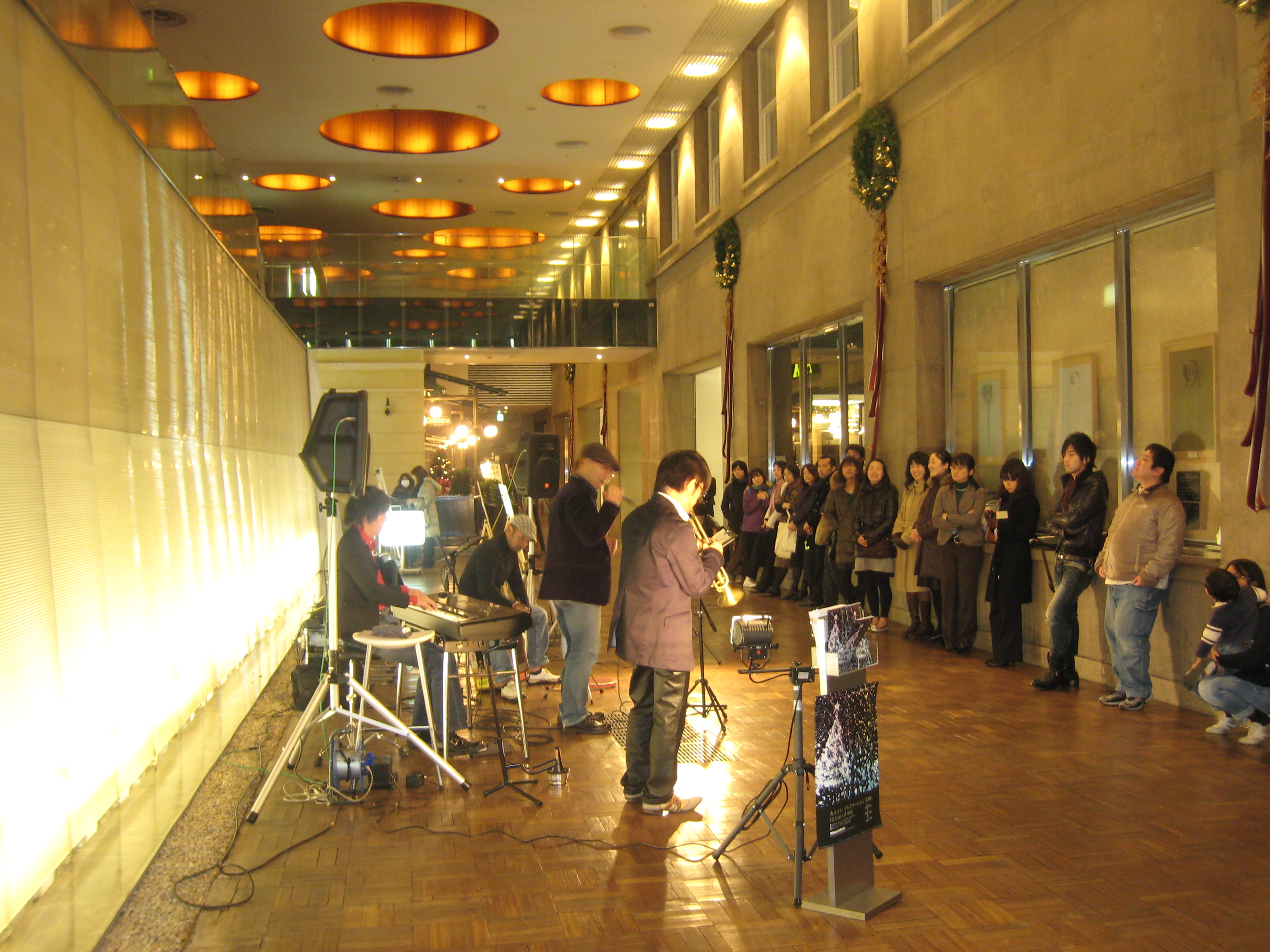 COCON　KARASUMAのコンサート風景