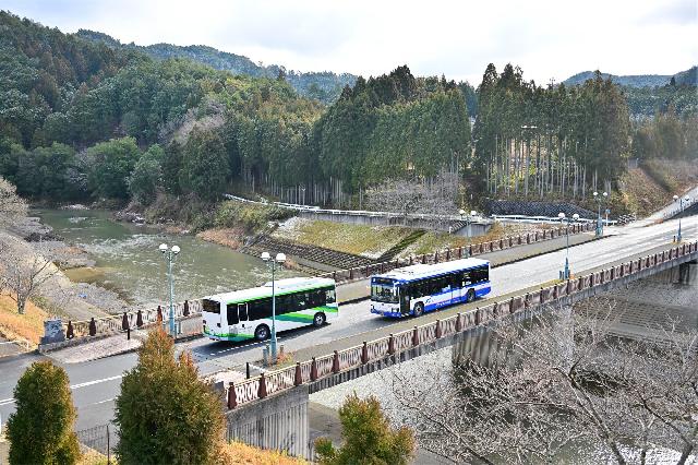 京北ふるさとバスと西日本JRバス