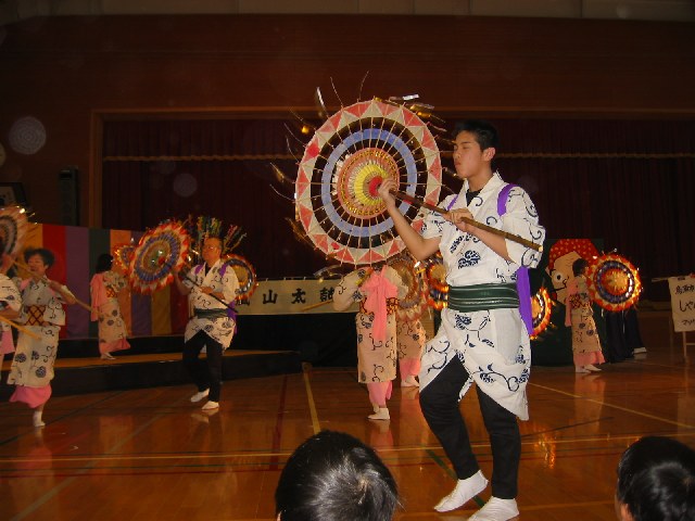 踊りのようす