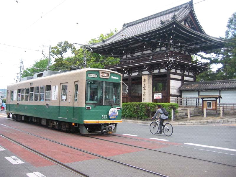 広隆寺前の嵐電