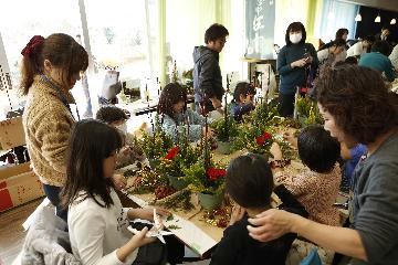 花を生ける様子
