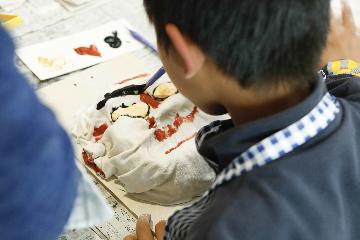 面づくりを指導する様子